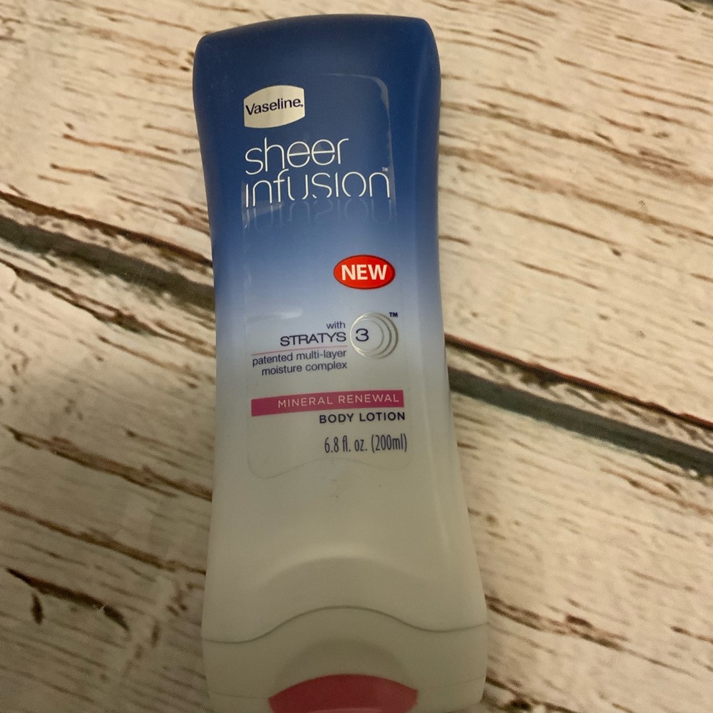 Vaseline Sheer Infusion Botanic‎ Blend/Mineral Renewal Body Lotion.